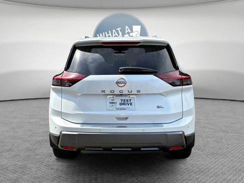 Used 2025 Nissan Rogue SL FWD image 5