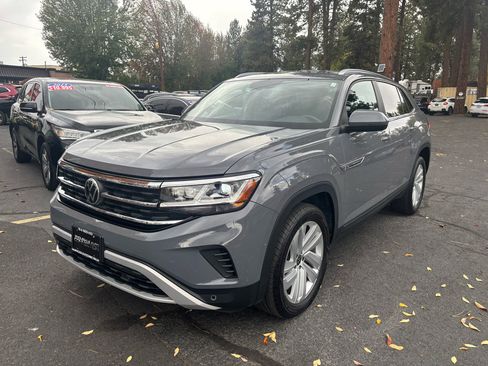Used 2021 Volkswagen Atlas Cross Sport SE image 1
