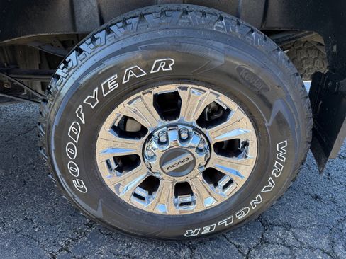 Used 2019 Ford F250 XLT w/ XLT Premium Package AWD/4WD image 6