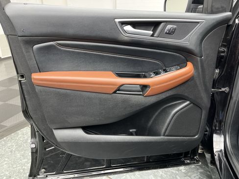 Used 2017 Ford Edge Titanium w/ Equipment Group 301A AWD/4WD image 9