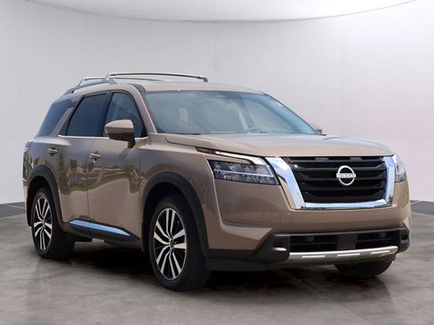 Used 2024 Nissan Pathfinder Platinum w/ Cargo Package AWD/4WD image 26