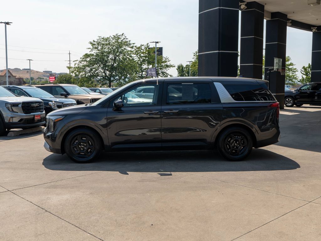 Used 2026 Kia Carnival FWD image 4