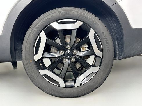 Used 2025 Kia Telluride S FWD image 11