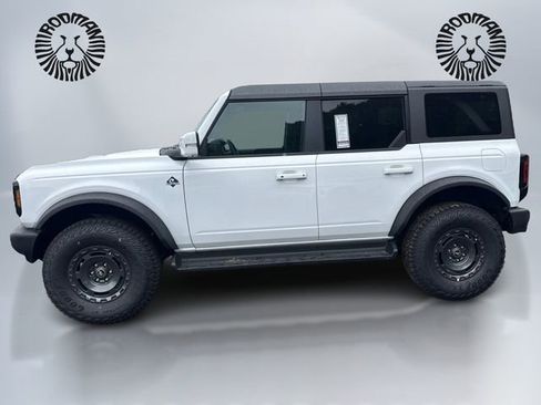 New 2025 Ford Bronco Outer Banks w/ Sasquatch Package AWD/4WD image 8