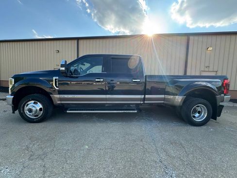 Used 2022 Ford F350 King Ranch w/ Chrome Package AWD/4WD image 2