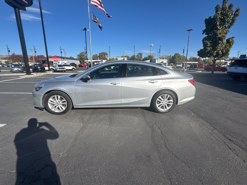 Used 2016 Chevrolet Malibu LT w/ Leather Package FWD image 2