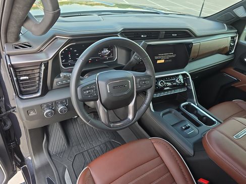 Used 2024 GMC Sierra 2500 Denali Ultimate AWD/4WD image 16