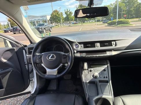 Used 2015 Lexus CT 200h w/ Seat Comfort Package FWD image 9