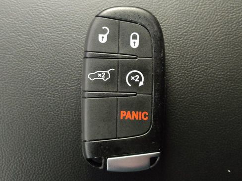 Used 2020 Jeep Grand Cherokee Altitude RWD image 32