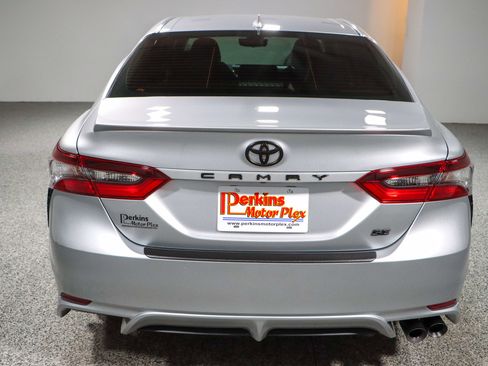 Used 2024 Toyota Camry SE image 8