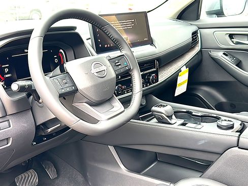 New 2026 Nissan Rogue Platinum AWD/4WD image 9