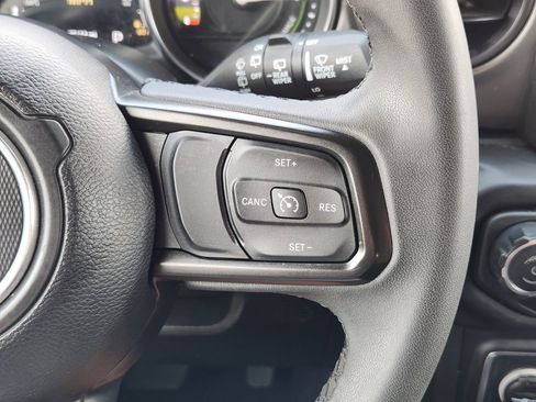Used 2023 Jeep Wrangler Unlimited w/ Sun & Screen Package AWD/4WD image 39