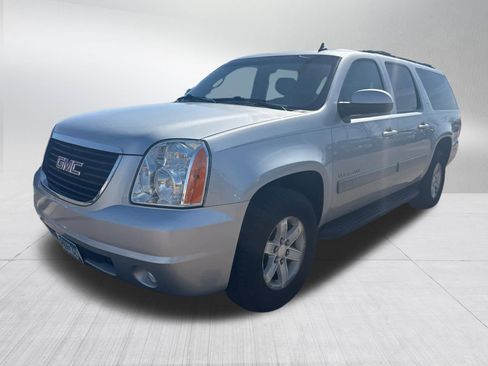 Used 2013 GMC Yukon XL SLT w/ SLT-2 Equipment Package image 2
