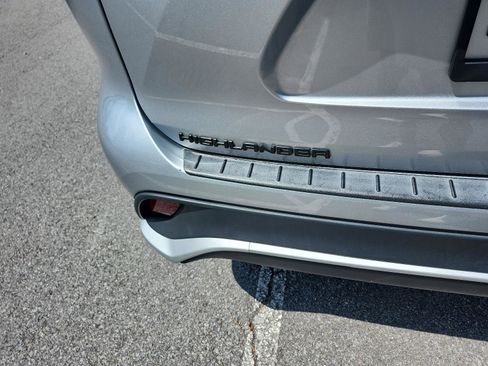 Used 2024 Toyota Highlander XSE image 4