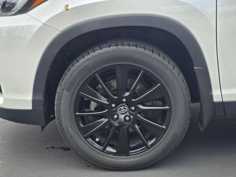Used 2019 Toyota Highlander SE AWD/4WD image 18