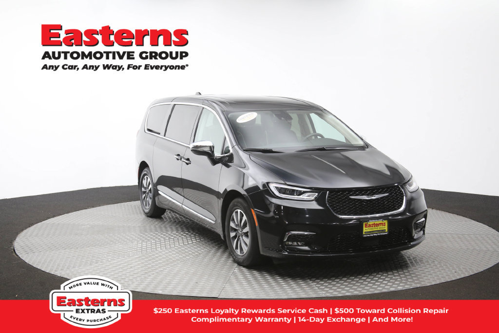 Used 2023 Chrysler Pacifica Limited FWD image 55