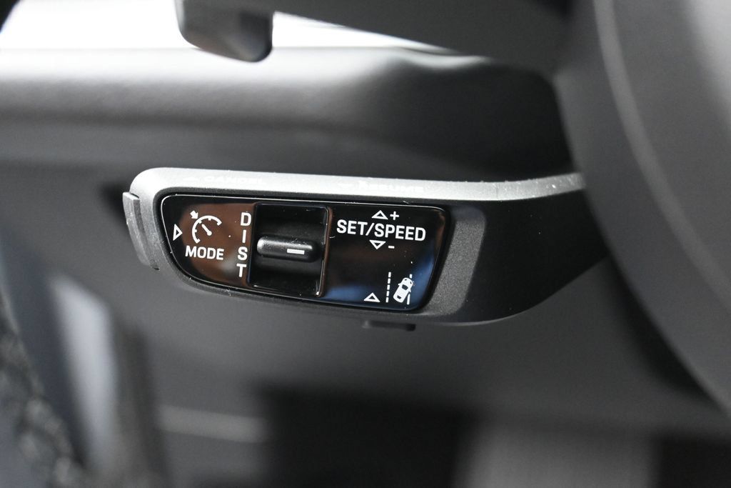 Certified 2025 Porsche Cayenne AWD/4WD image 11