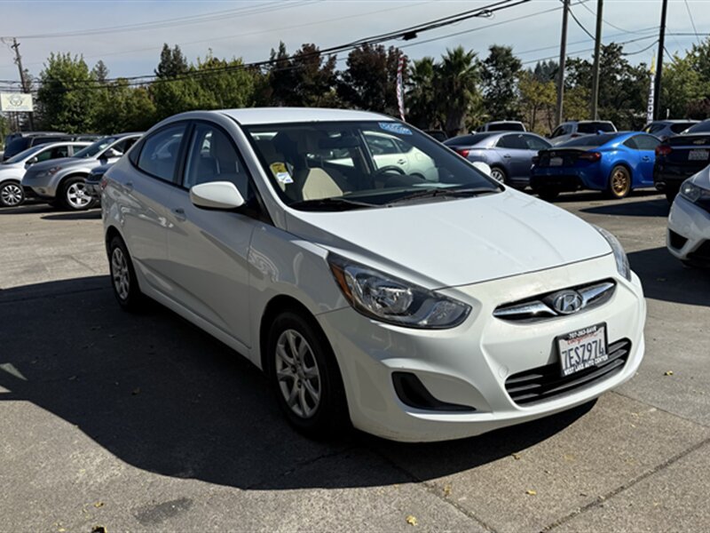 Used 2014 Hyundai Accent GLS FWD image 3