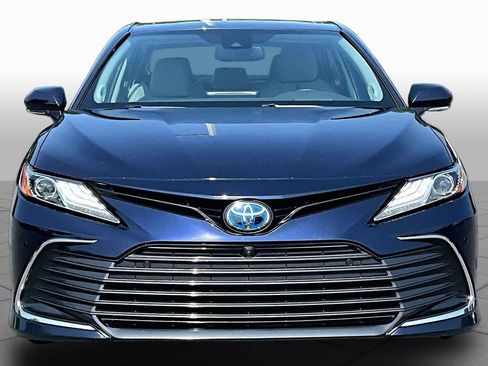 Used 2021 Toyota Camry XLE w/ Navigation Upgrade Package FWD image 4