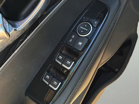 Used 2019 Kia Sorento LX w/ 3rd Row, Keyless Entry, image 17