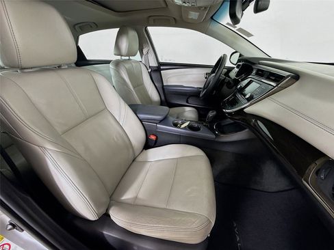 Used 2013 Toyota Avalon Limited w/ Technology Pkg FWD image 29