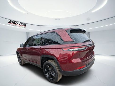 New 2025 Jeep Grand Cherokee Limited w/ Black Appearance Package RWD image 5