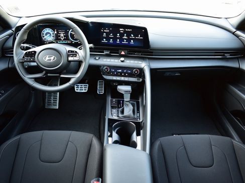 New 2025 Hyundai Elantra SEL image 24