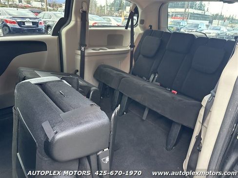 Used 2017 Dodge Grand Caravan SE w/ Power Window Group image 12