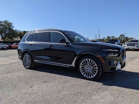 Used 2024 BMW X7 xDrive40i w/ Executive Package image 2