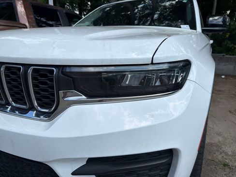 Used 2022 Jeep Grand Cherokee Laredo w/ Luxury Tech Group I AWD/4WD image 4