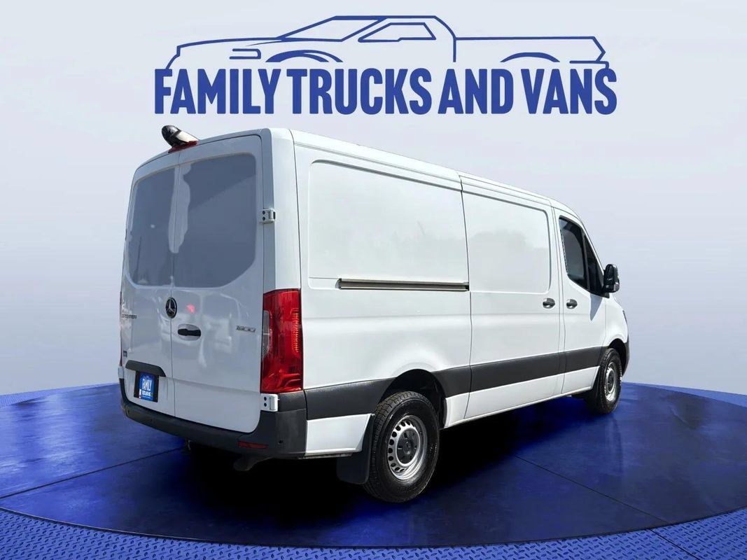 Used 2022 Mercedes-Benz Sprinter 1500 image 5