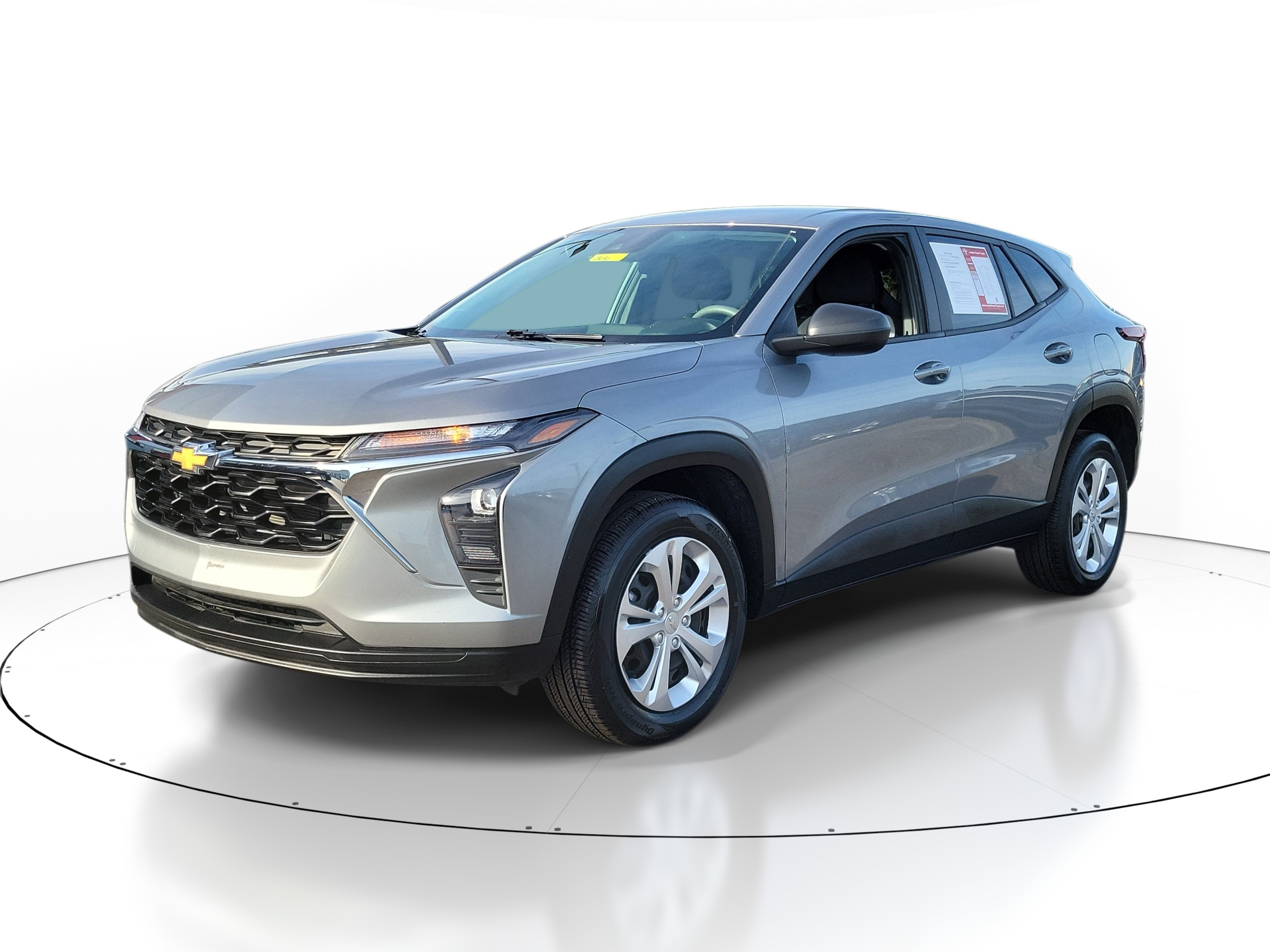 Used 2024 Chevrolet Trax LS w/ Driver Confidence Package FWD image 2