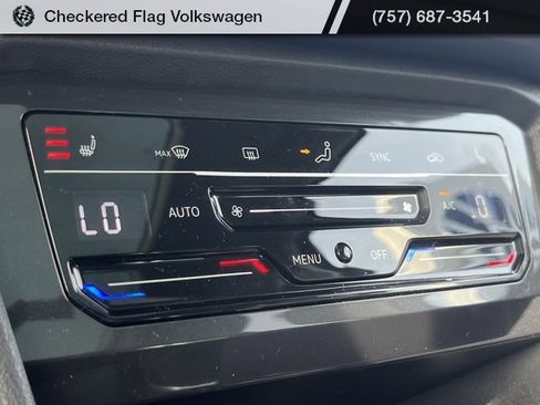 Used 2024 Volkswagen Tiguan SE image 39
