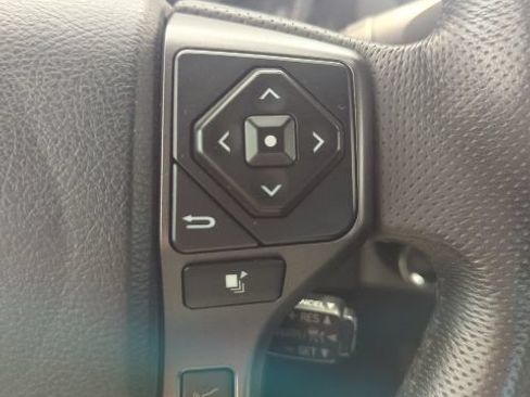 Used 2020 Toyota Tacoma TRD Off-Road AWD/4WD image 13