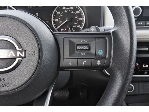 Used 2023 Nissan Rogue SV image 16