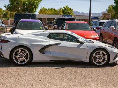 Used 2023 Chevrolet Corvette Stingray Premium Conv w/ Z51 Performance Package RWD image 4