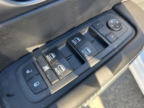 New 2026 Chrysler Pacifica Select AWD/4WD image 12