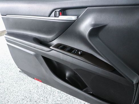 Used 2022 Toyota Camry SE FWD image 21