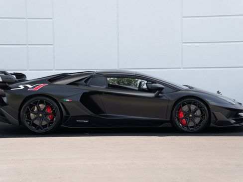 Used 2020 Lamborghini Aventador SVJ AWD/4WD image 9