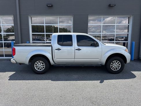 Used 2019 Nissan Frontier SV AWD/4WD image 4