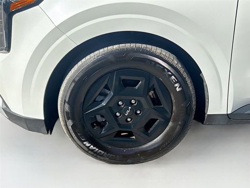 Used 2025 Kia Carnival image 33