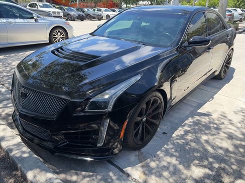 Used 2019 Cadillac CTS V w/ Luxury Package RWD image 2