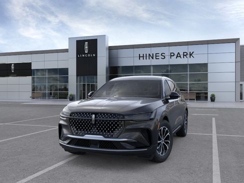 New 2026 Lincoln Nautilus Premier AWD/4WD image 2