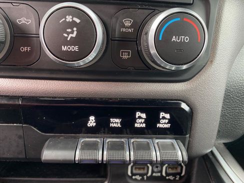 Used 2020 RAM 1500 Big Horn AWD/4WD image 14