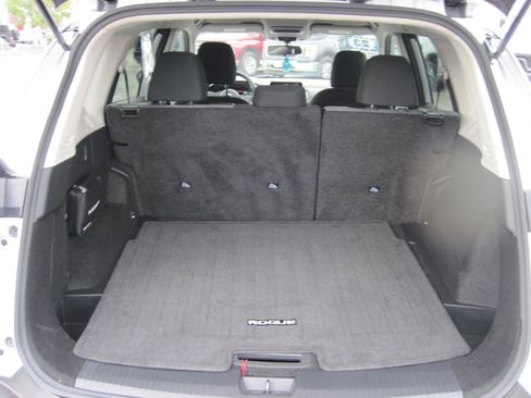 Used 2023 Nissan Rogue SV image 5