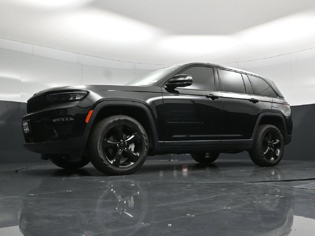Used 2023 Jeep Grand Cherokee Limited w/ Black Appearance Package AWD/4WD image 60