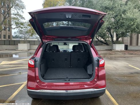 Used 2020 Chevrolet Equinox LT w/ Driver Convenience Package image 12