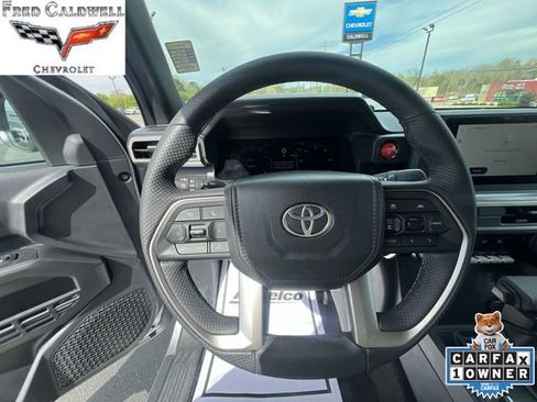 Used 2025 Toyota Tacoma TRD Off-Road AWD/4WD image 11