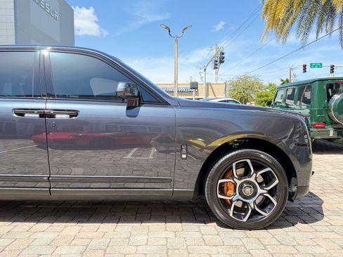 Used 2023 Rolls-Royce Cullinan Black Badge w/ Dark Exterior Package AWD/4WD image 21