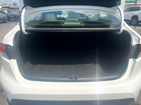 Used 2020 Toyota Corolla LE image 8